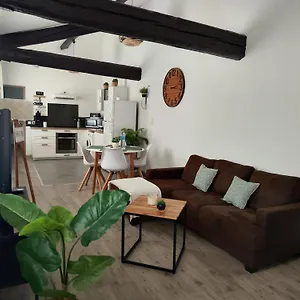 https://appartement-de-charme-lisle-sur-la-sorgue-sur-la-sorgues.fr-provencehotel.com